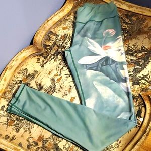 Large exercise leggings